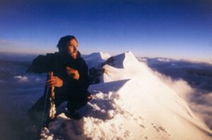 Descubre Quién Fue el Primer Alpinista en Llegar a la Cima del everest